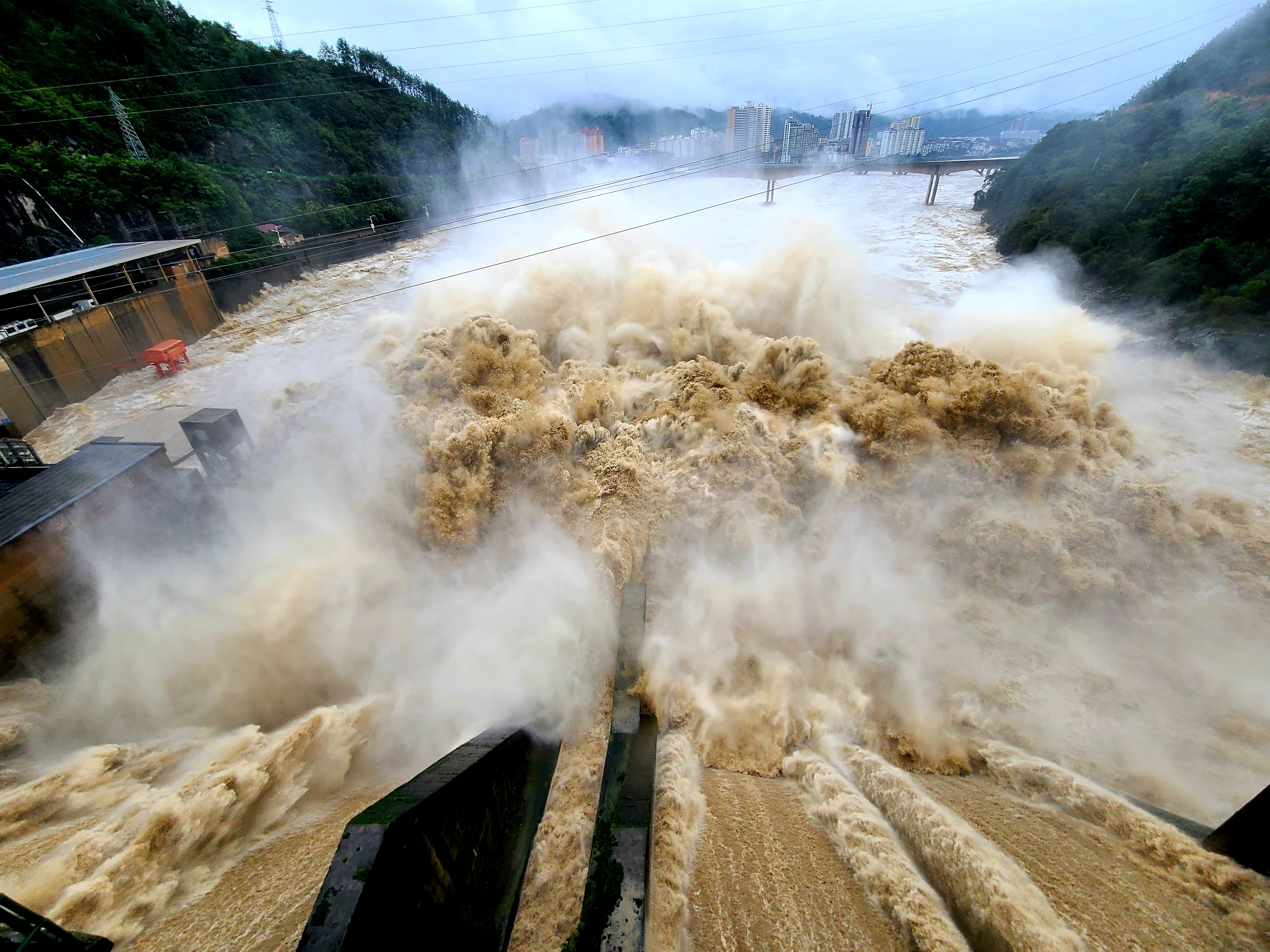 3大唐石泉水力发电厂-洪华-汹涌澎湃.png